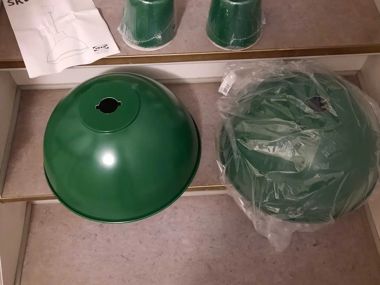 Billede 1 - 2 x store loftslamper I en flot grøn farve sælges