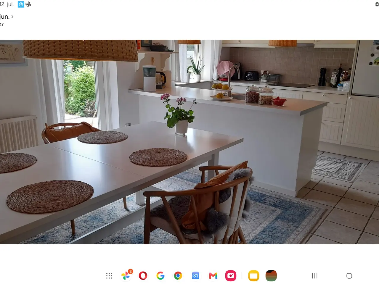 Billede 2 - Hvidt spisebord fra Ikea