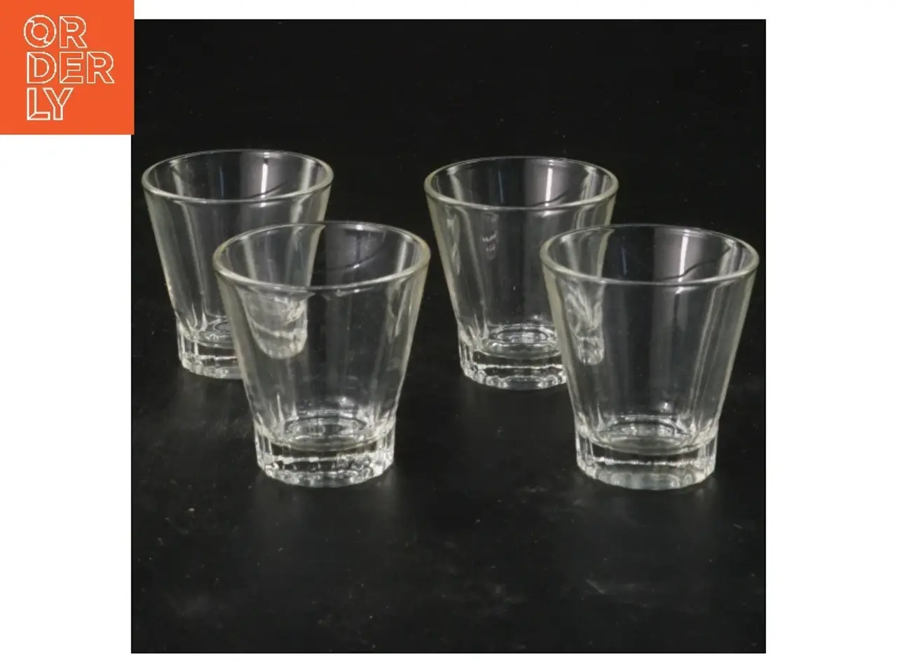 Billede 1 - Sæt af fire glas (str. 4 stk Ø 5 cm længde 5 cm)
