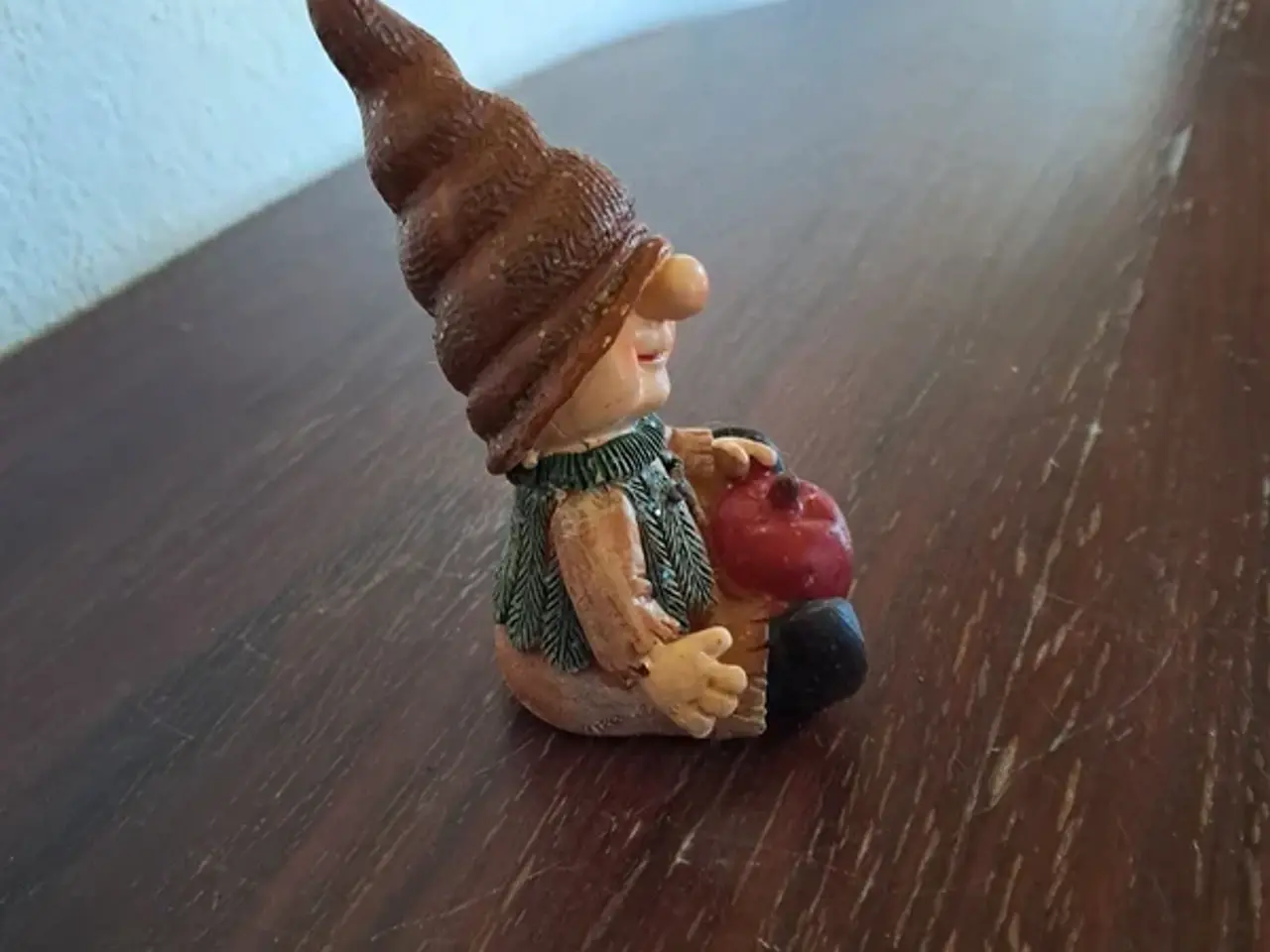 Billede 4 - Nisse med æble