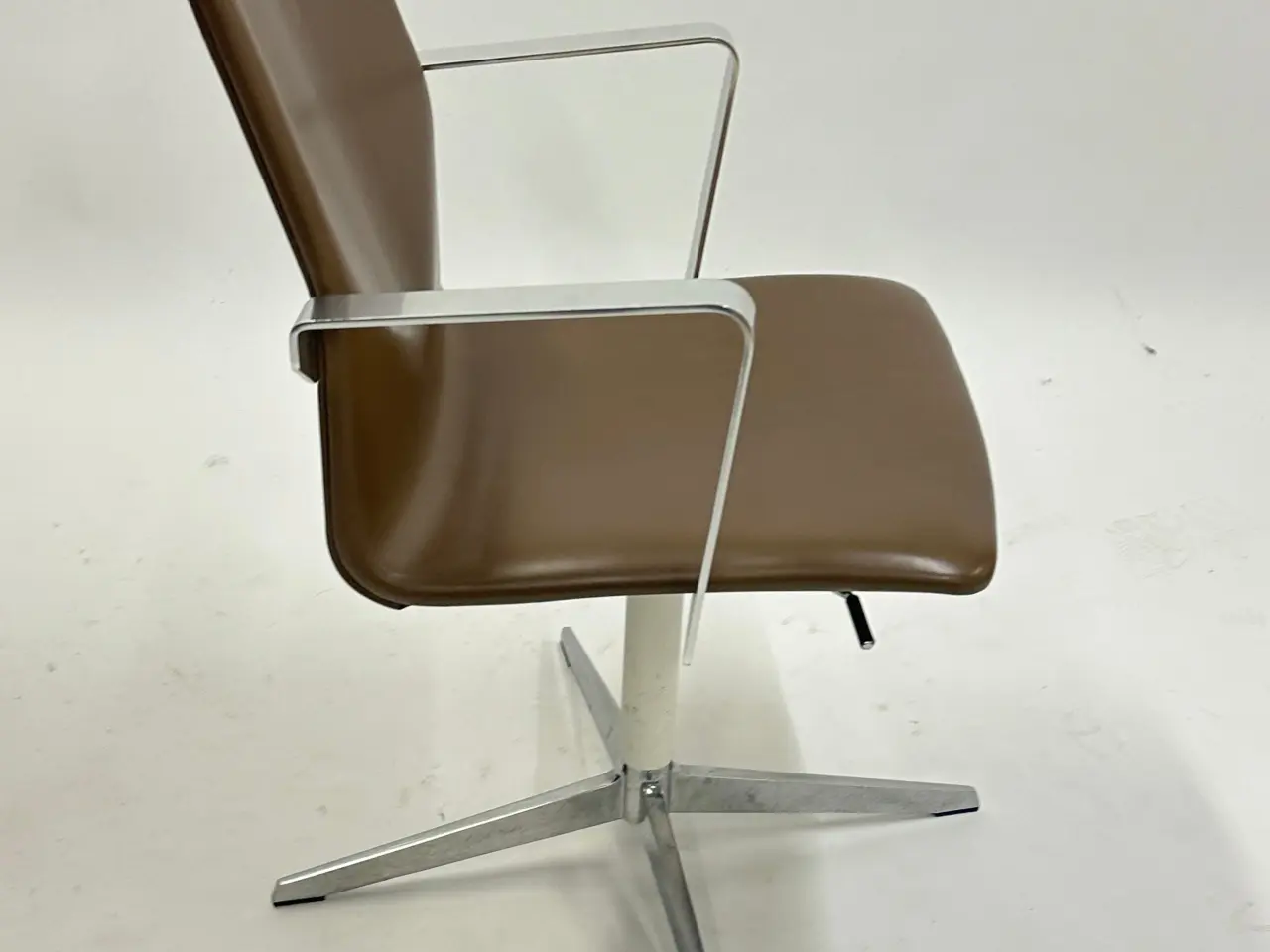 Billede 6 - Four Design 4-Cast XL Stol – Mørkebrun med Krom Stel m. Armlæn
