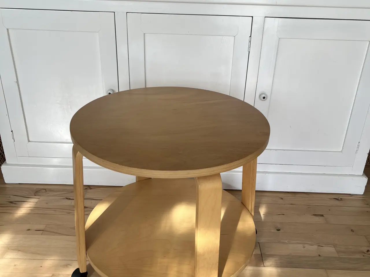 Billede 2 - Smukt lille bord med hjul
