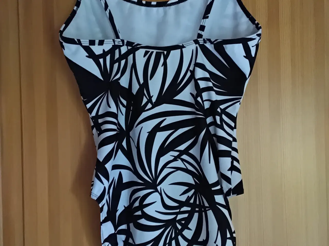 Billede 2 - Ny og ubrugt badedragt str L