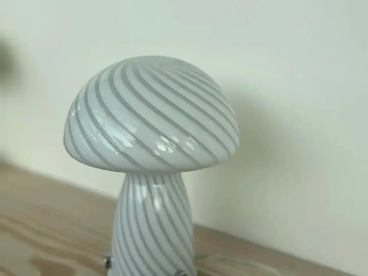 Billede 3 - "NEDSAT" Mushroom bordlampe - hvid