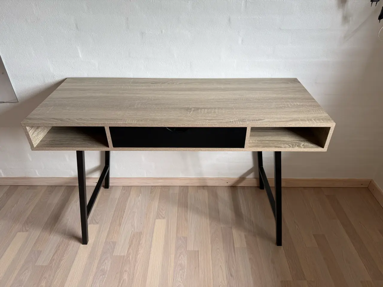 Billede 1 - Abbetved skrivebord