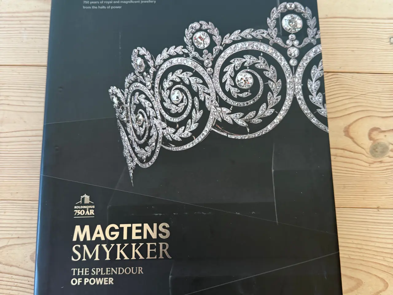 Billede 1 - Magtens smykker