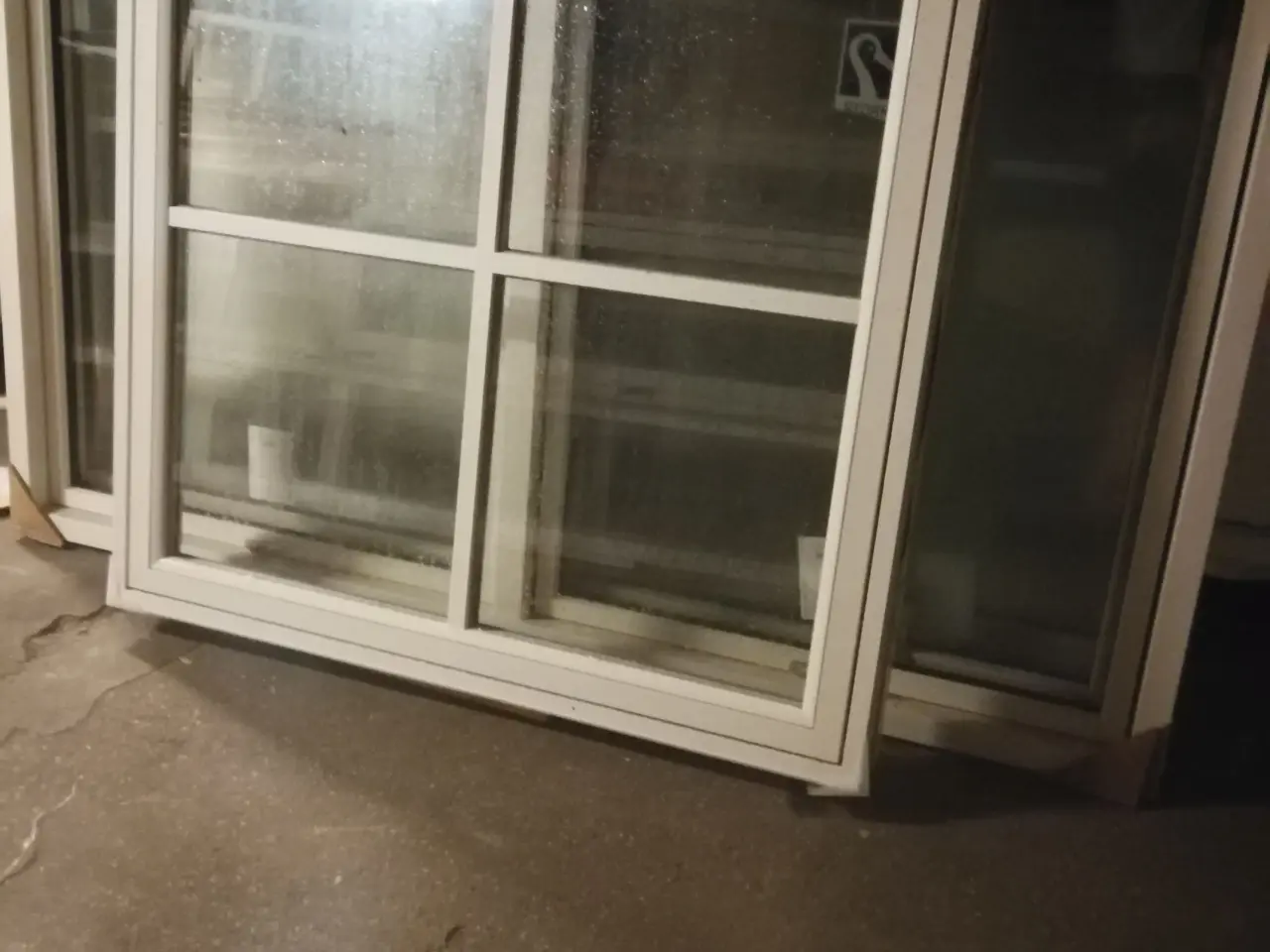 Billede 1 - TRÆ/ALU TOPSTYRET VINDUE M/4 GLAS NYT
