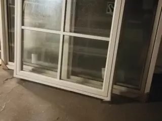 TRÆ/ALU TOPSTYRET VINDUE M/4 GLAS NYT
