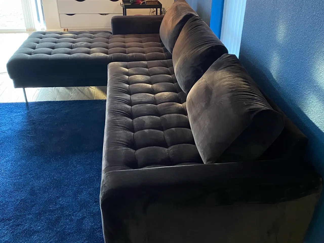 Billede 4 - Sort velour chaiselong sofa