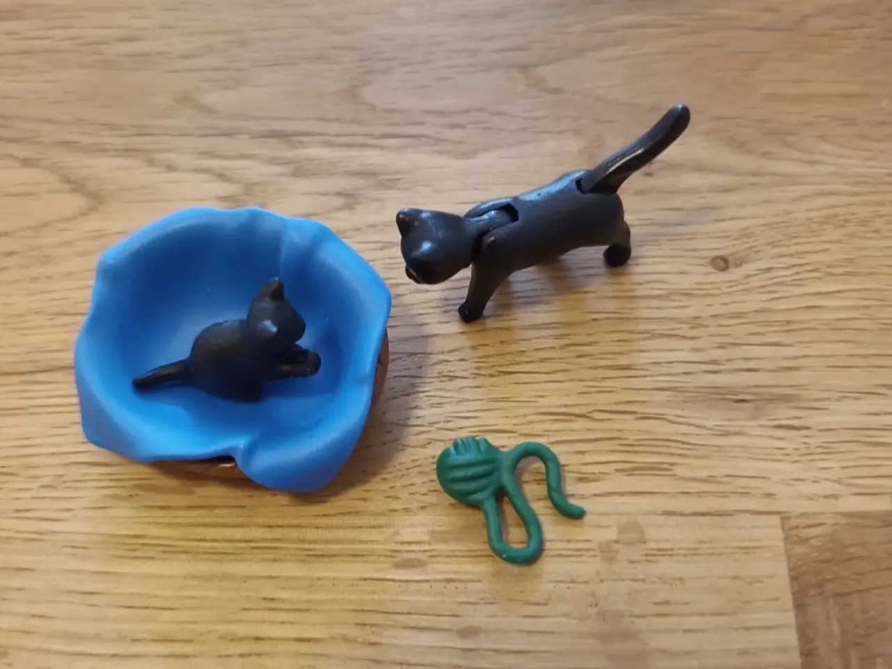 Billede 1 - Playmobil Kat med killing og garnnøgle