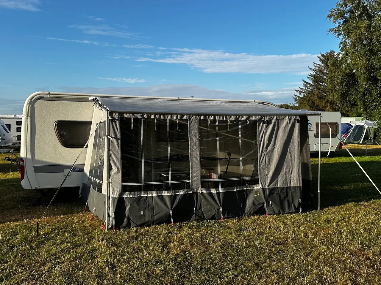 Billede 5 - Hobby 650 KMFE – Meget flot - med køjer 