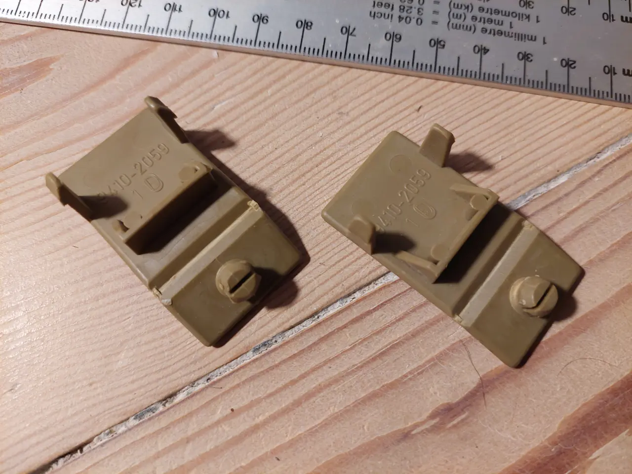 Billede 2 - Originale intakte klemmer/clips til MOTU Fright