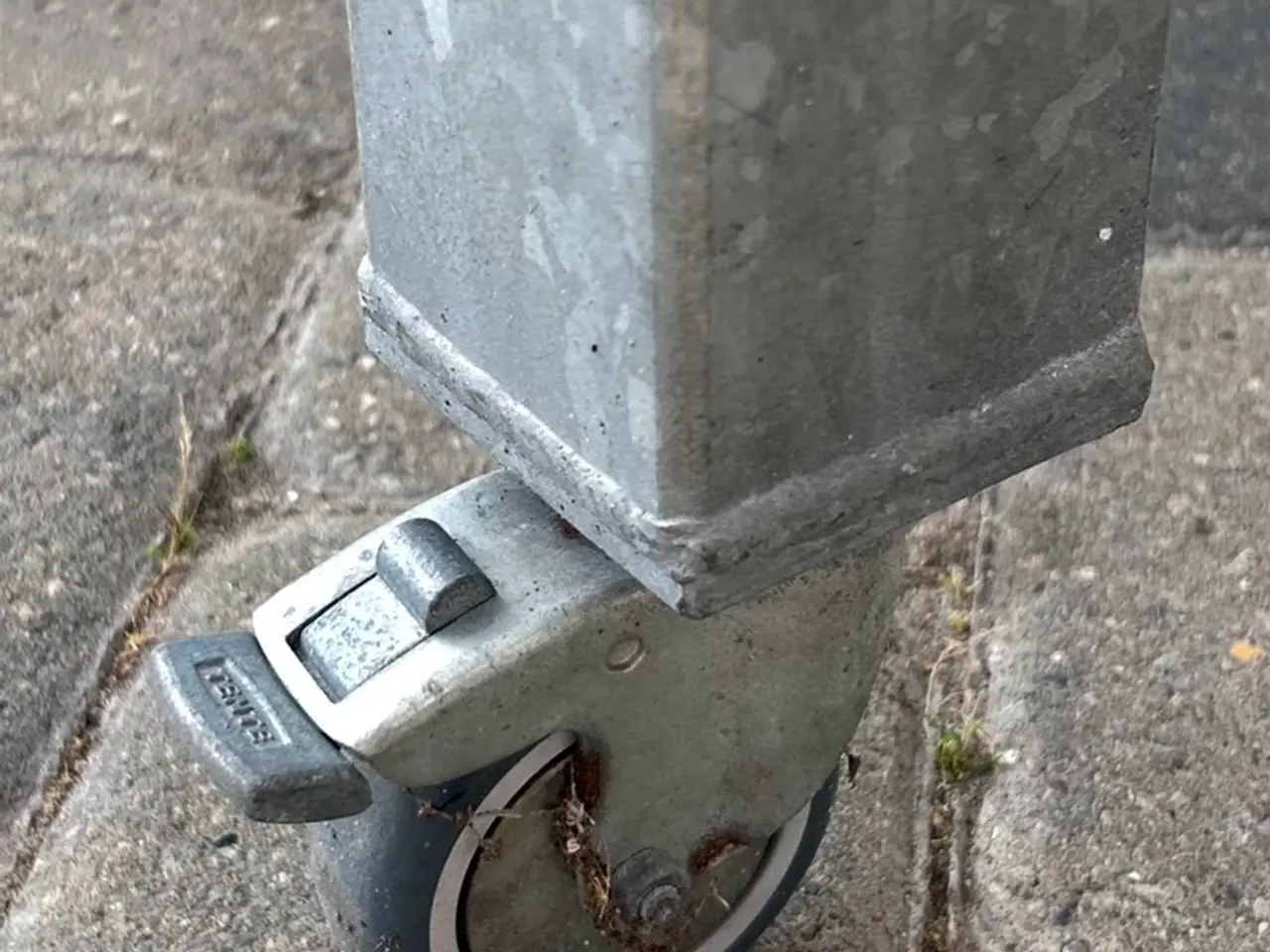 Billede 5 - Galvaniseret havebord / spisebord med klinker