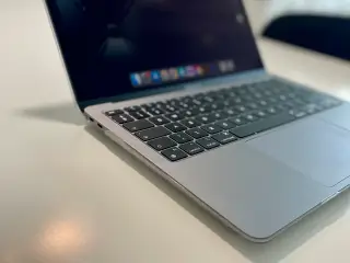MacBook Air | M1 | 16 GB RAM, 256 GB SSD | Space G
