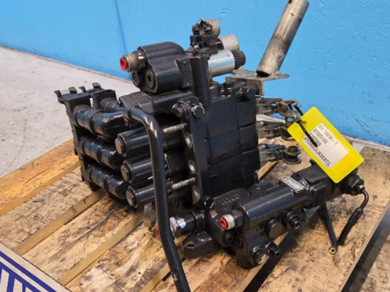 Billede 4 - New Holland T6030 Hydraulikventil 87325126