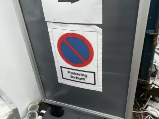 Gade sælger pr stk 300.