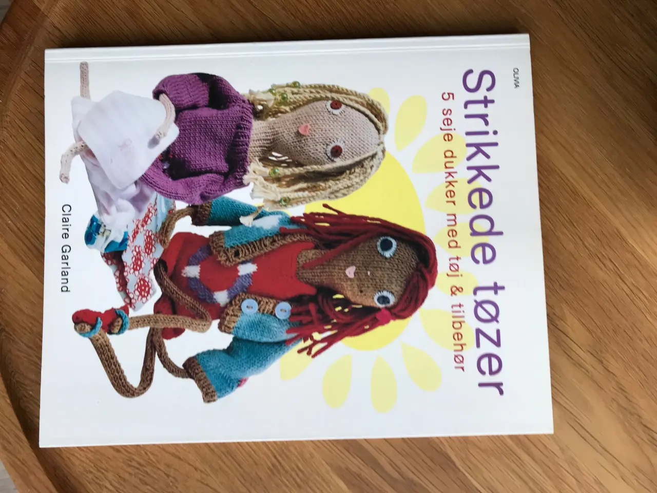 Billede 1 - Strikkede tøzer - 5 seje dukker .....