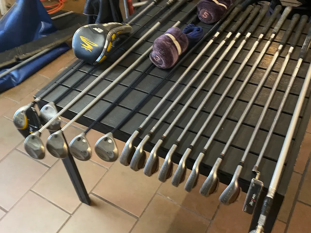 Billede 5 - 2 golfsæt og masser af udstyr.