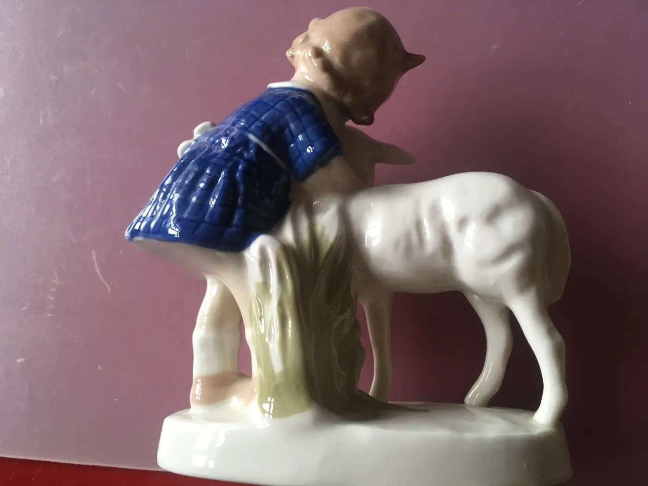 Billede 2 - porcelæn, pige med får