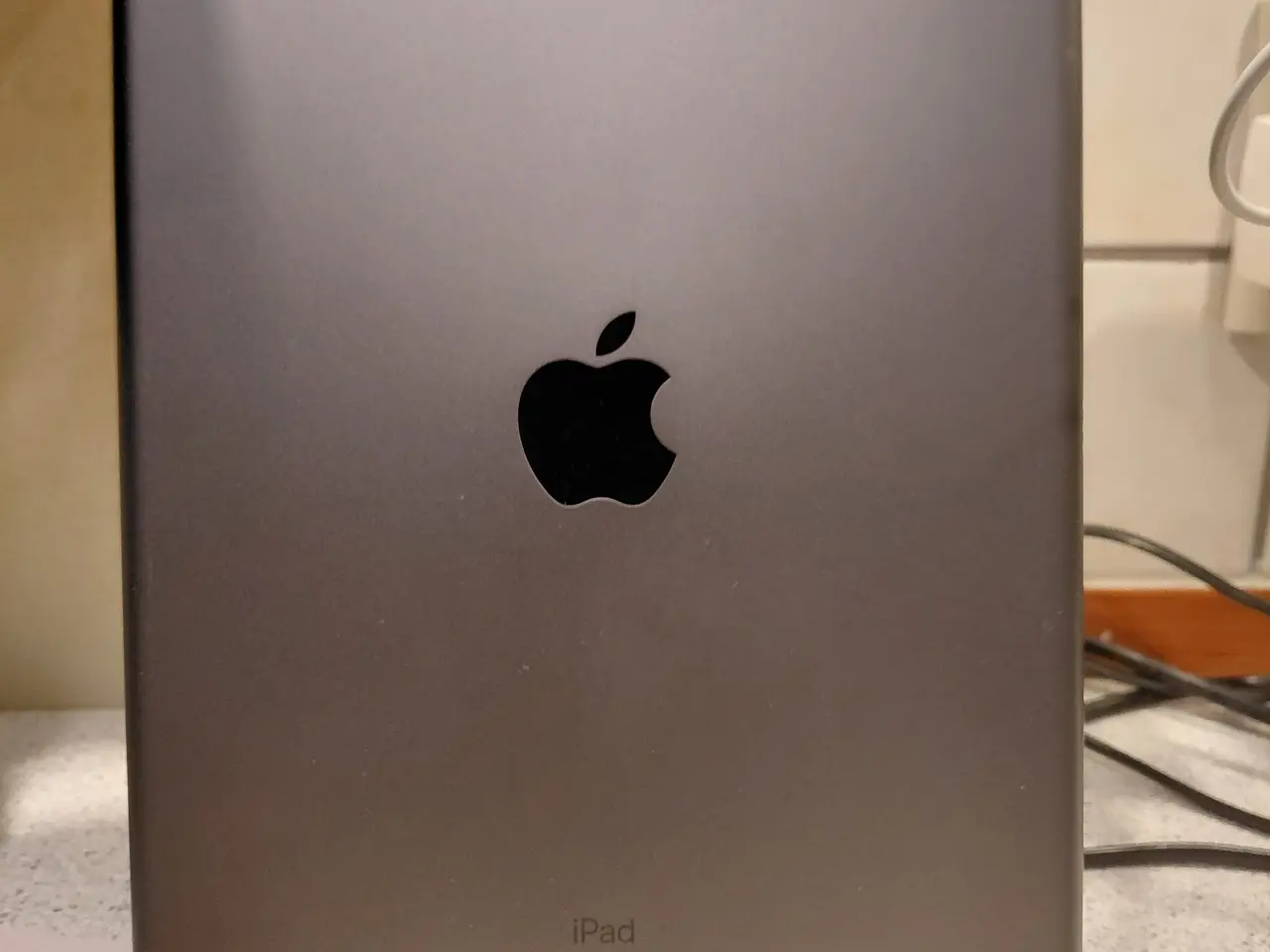 Billede 1 - IPAD 8 32GB wifi, med Logitec tastatur/cover.
