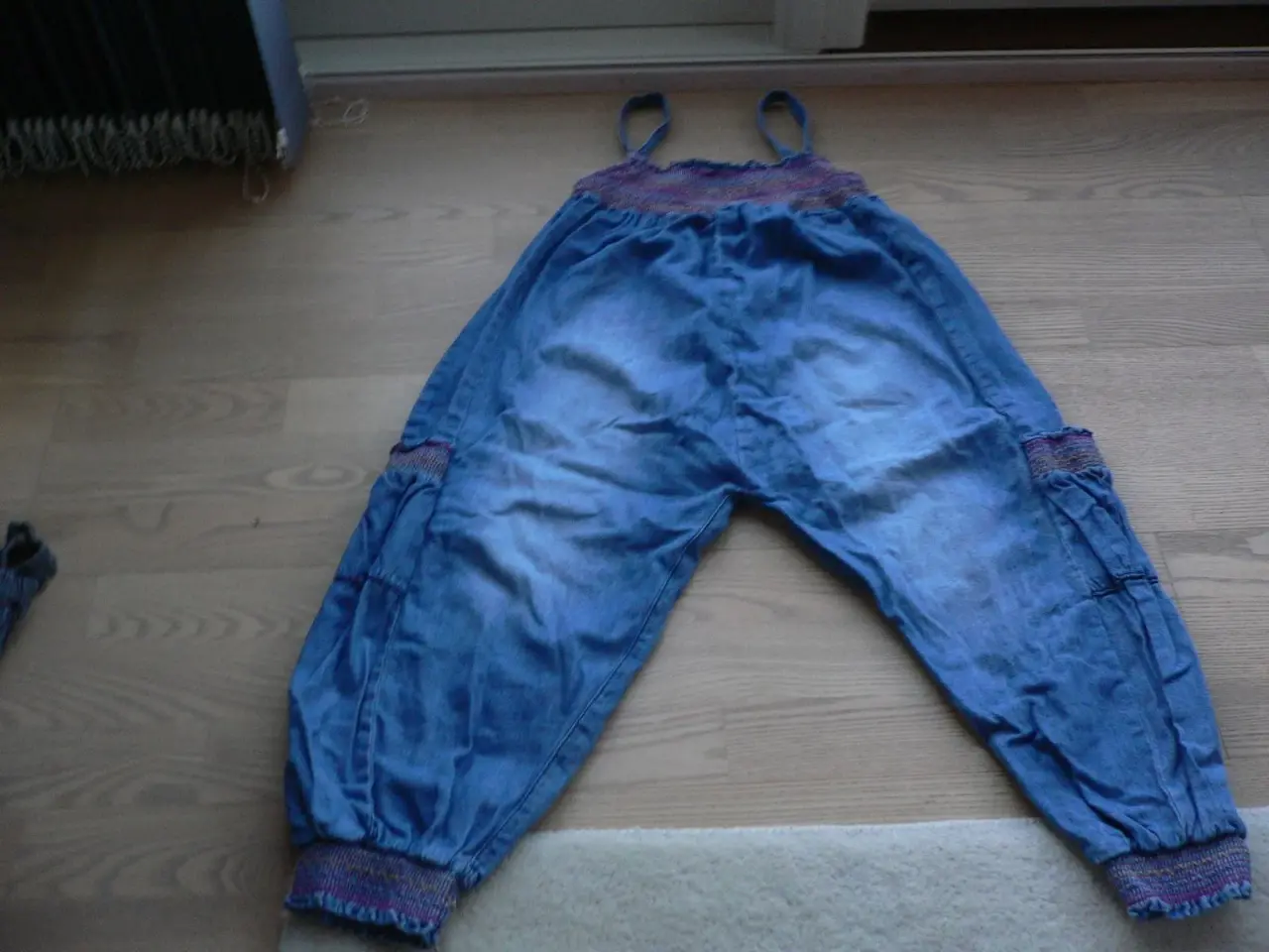 Billede 2 - Jeansbukser dragt