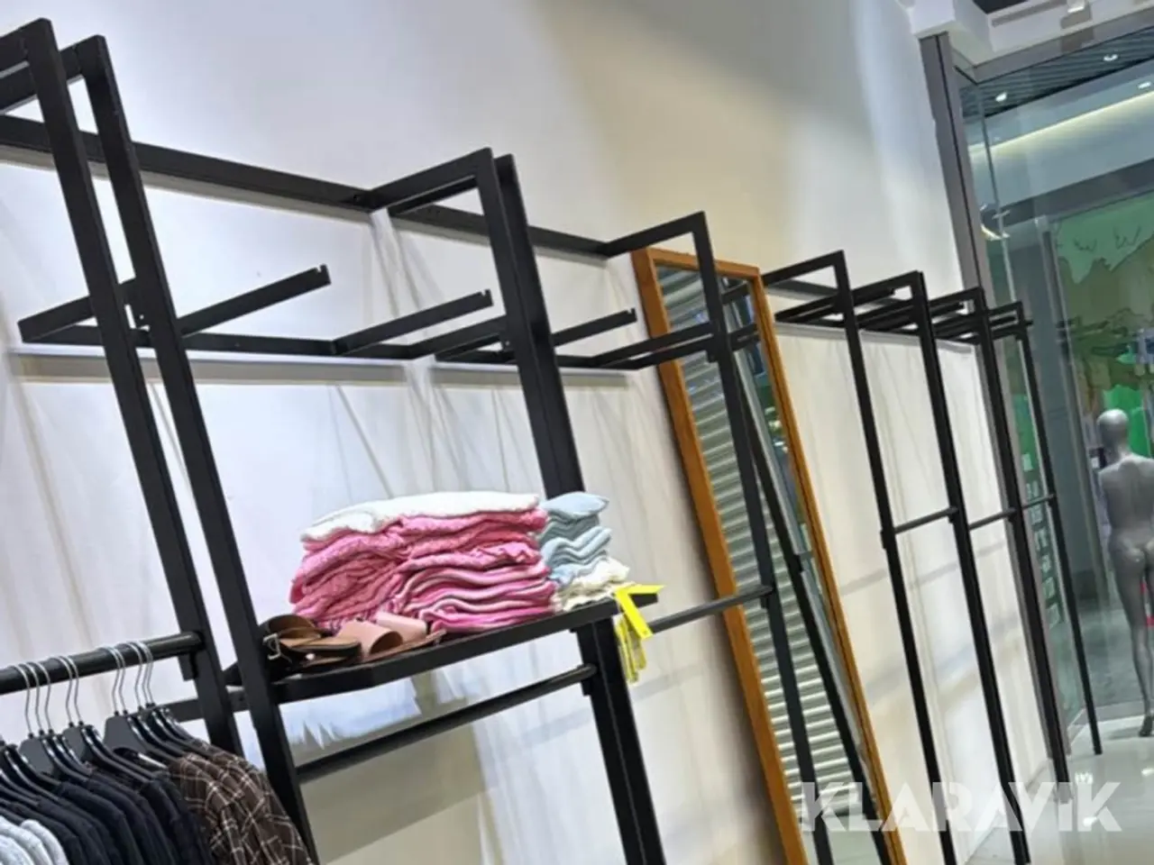 Billede 3 - Tøjstativer til butik - 15 styk