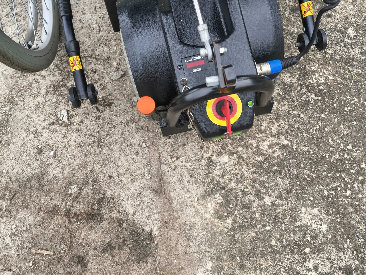 Billede 6 - Kørestol, letvægt med hjælpemotor for ledsager