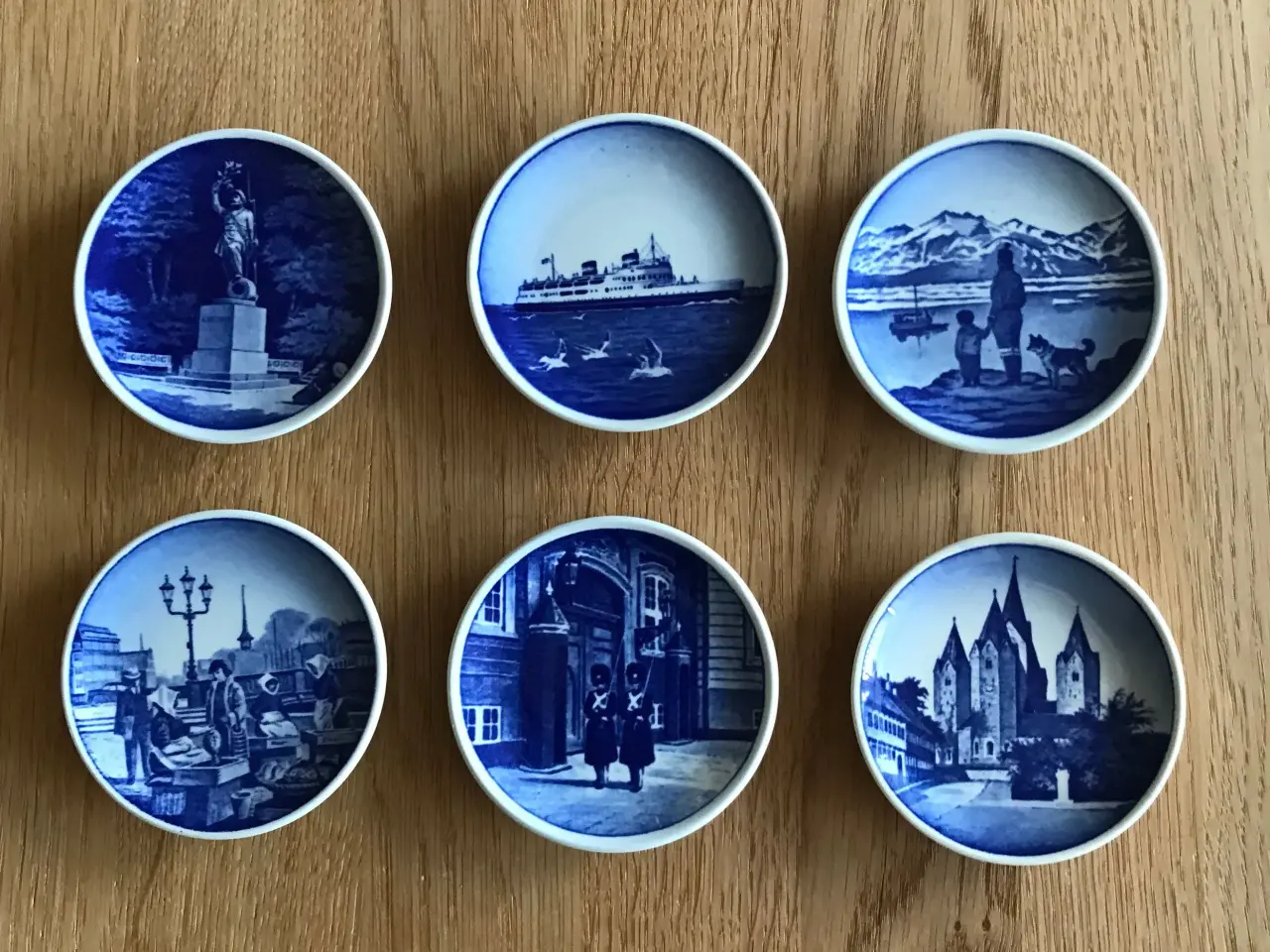 Billede 1 - Miniplatter fra Royal Copenhagen, 8 cm.
