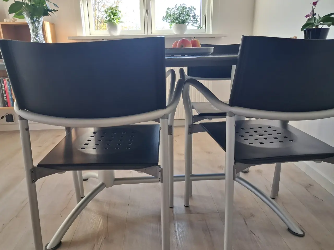 Billede 4 -  Unikt spisebord med 4 stole – 