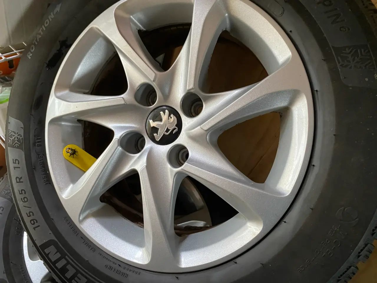 Billede 1 - Originale Peugeot alu fælge med Michelin vinterdæk