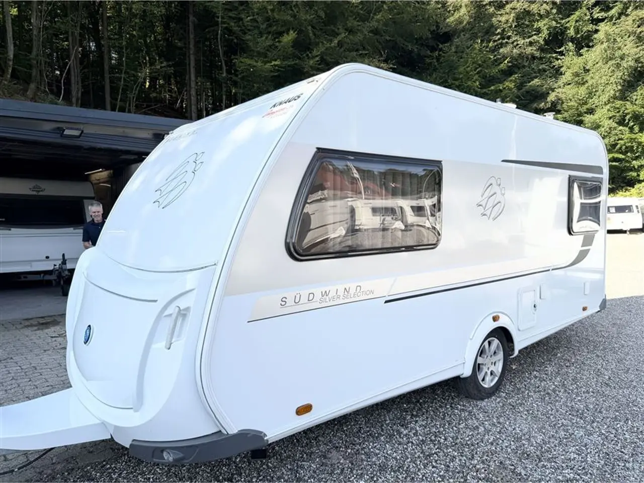 Billede 4 - 2016 - Knaus Südwind Silver Selection 460 EU Enkeltsenge-Lamel-Gulvtemp.-Telt