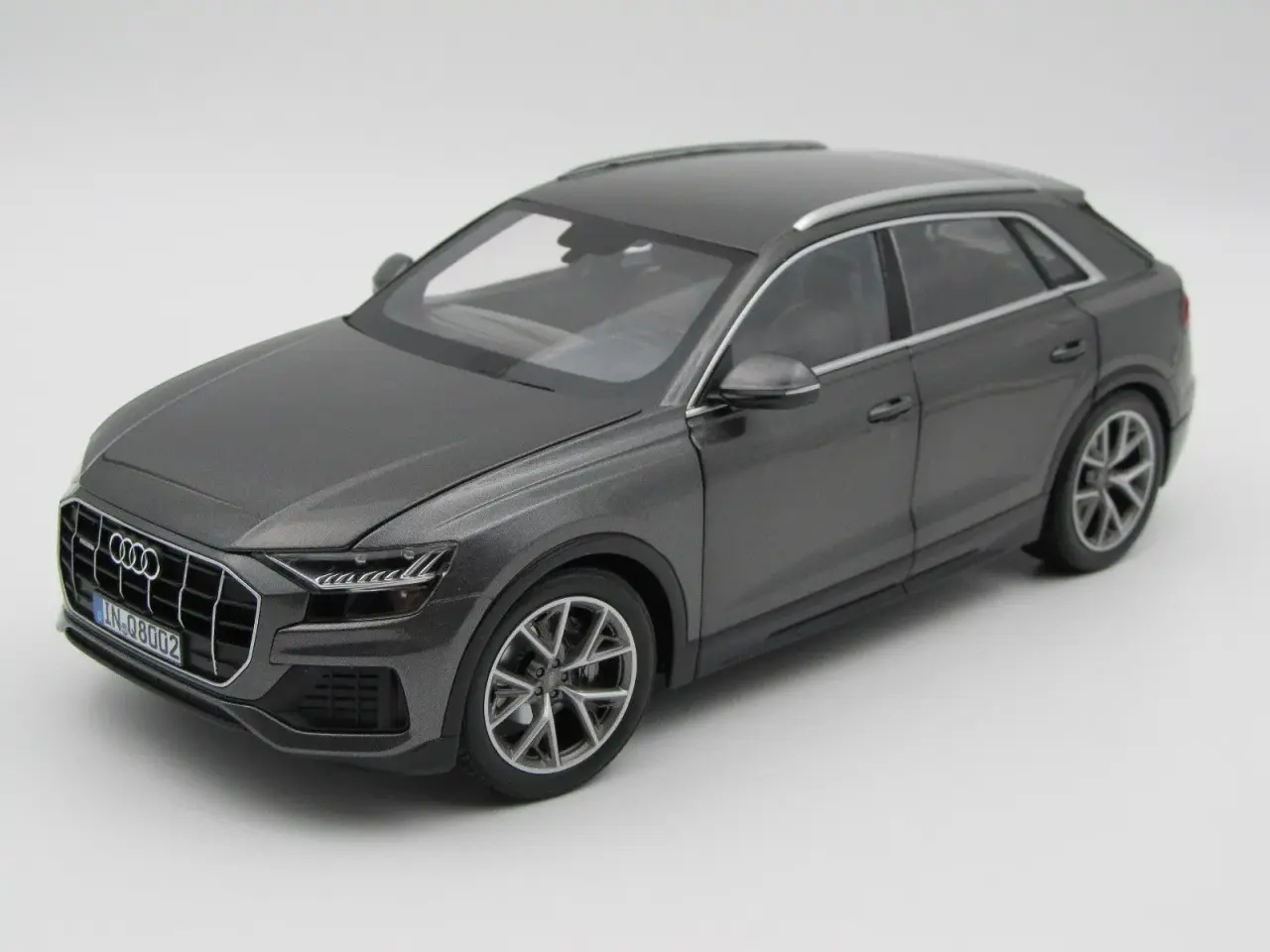 Billede 1 - 2018 Audi Q8 1:18 AUDI dealer Edition