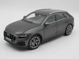 2018 Audi Q8 1:18  AUDI dealer Edition 