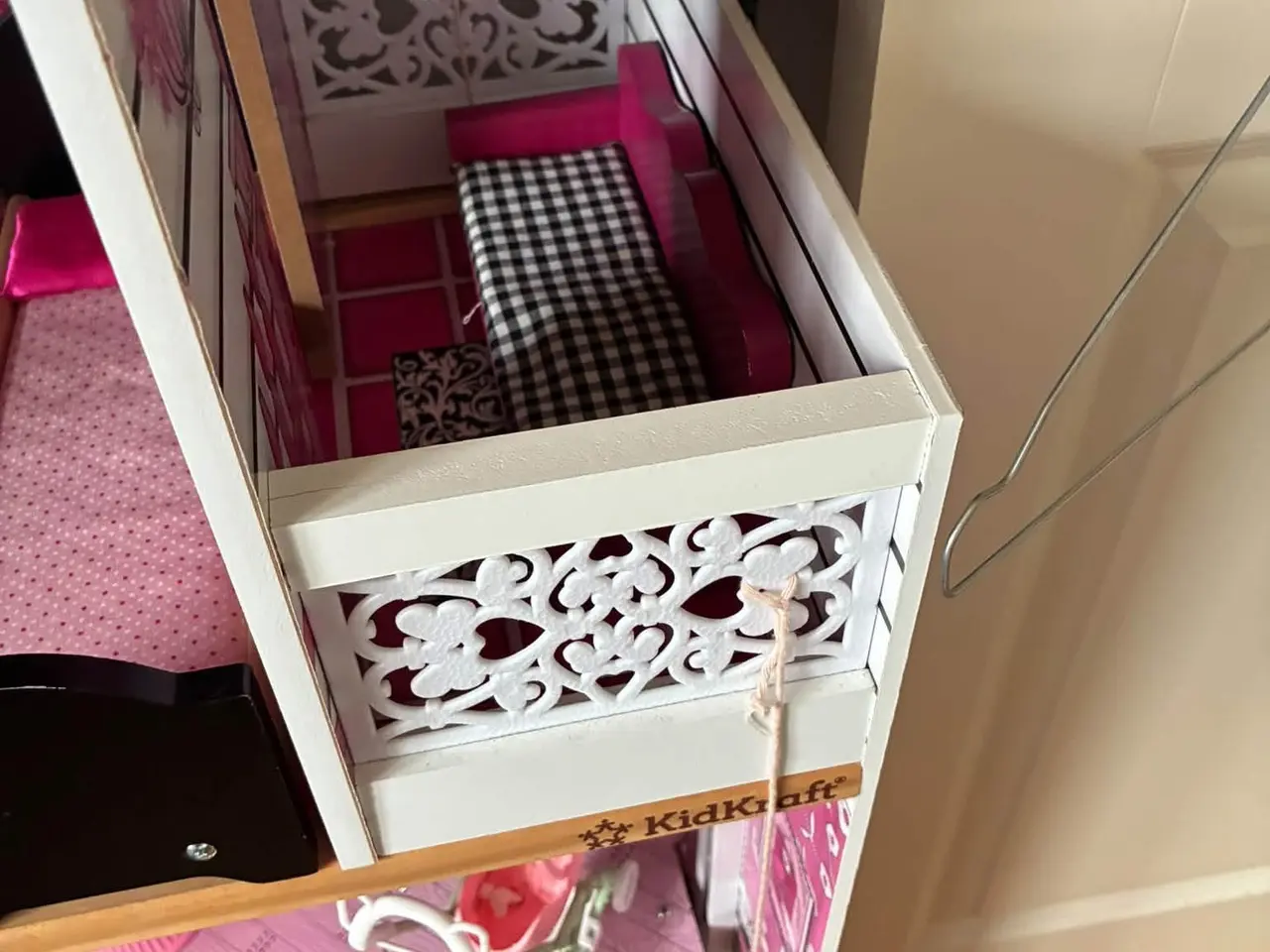 Billede 2 - Barbie hus + tilbehør 