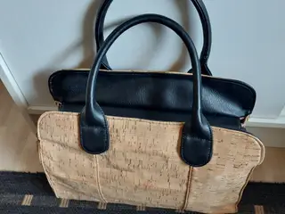 Ny Kork Taske m sorte Hanke og Skulderrem