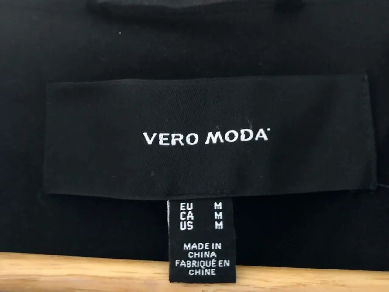 Billede 5 - Flot sort trenchcoat fra Vero Moda