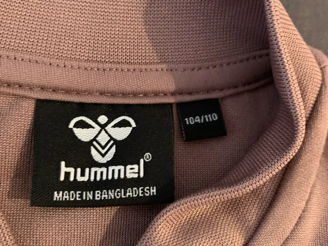 Billede 2 - Hummel joggingsæt Str. 104 - Nyt