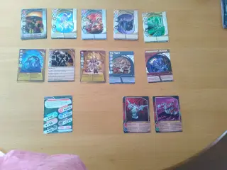 Rødorange og blå bakugan kort
