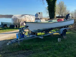 Fiskebåd med Suzuki påhængsmotor (15 hk) + trailer