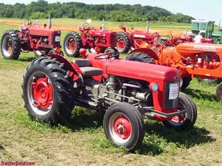 Søger Massey Ferguson 35 Benzin