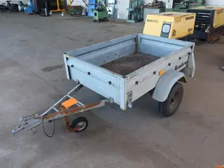 TRAILER, BRENDER
