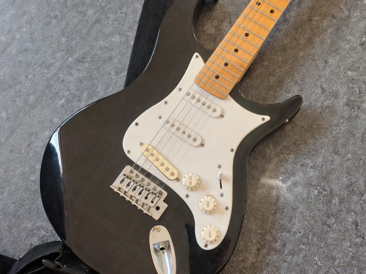 Billede 4 - El-guitar BEHRINGER