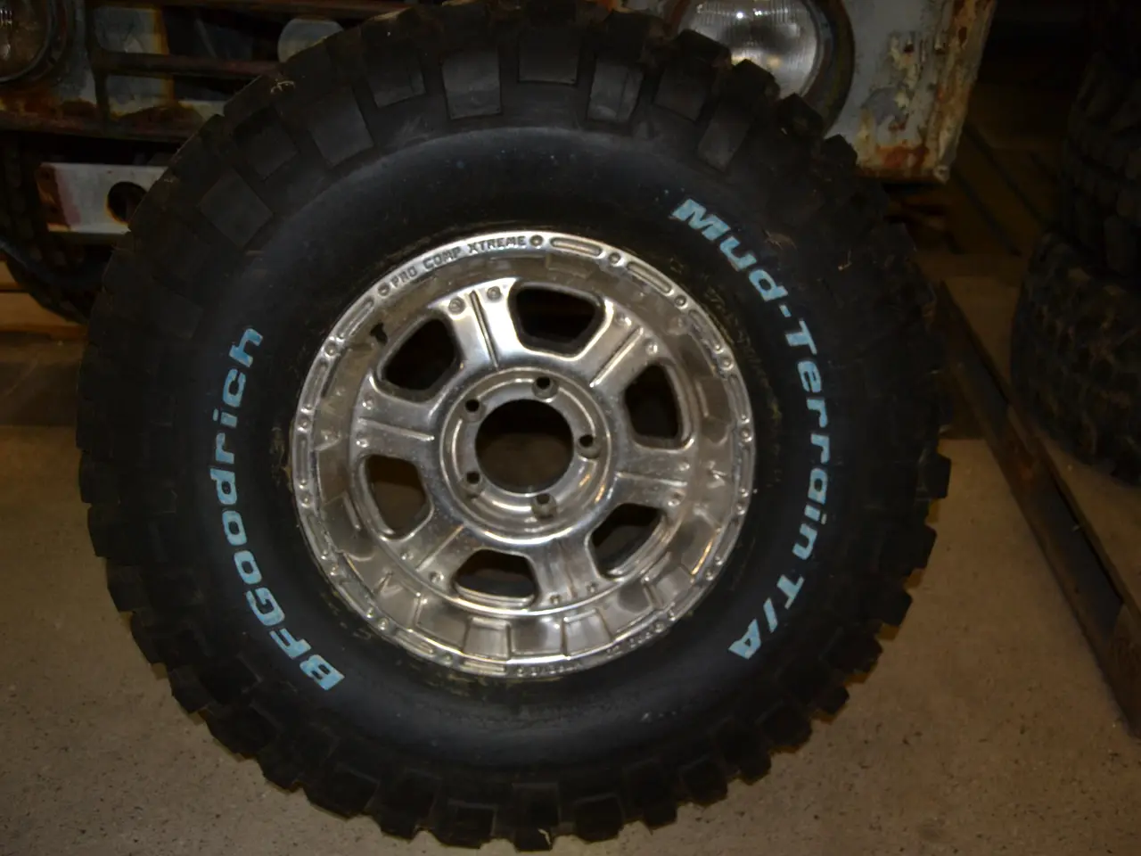 Billede 1 - 37 / 12,50 x 17 BFGoodrich Mud-Terrain T/A KM3