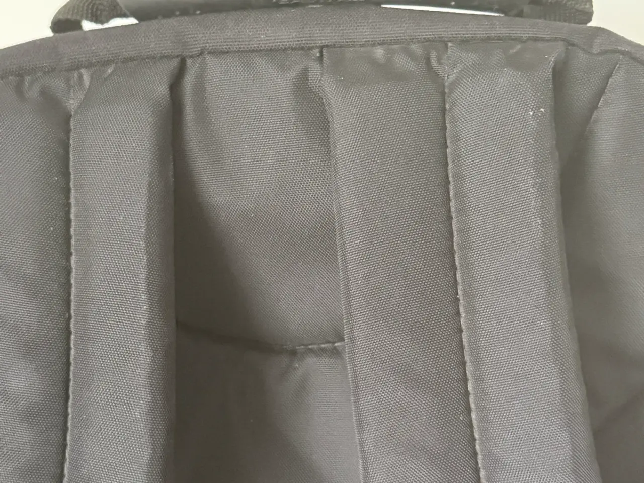 Billede 9 - Eastpak Tutor rygsæk 39L-black, som ny!