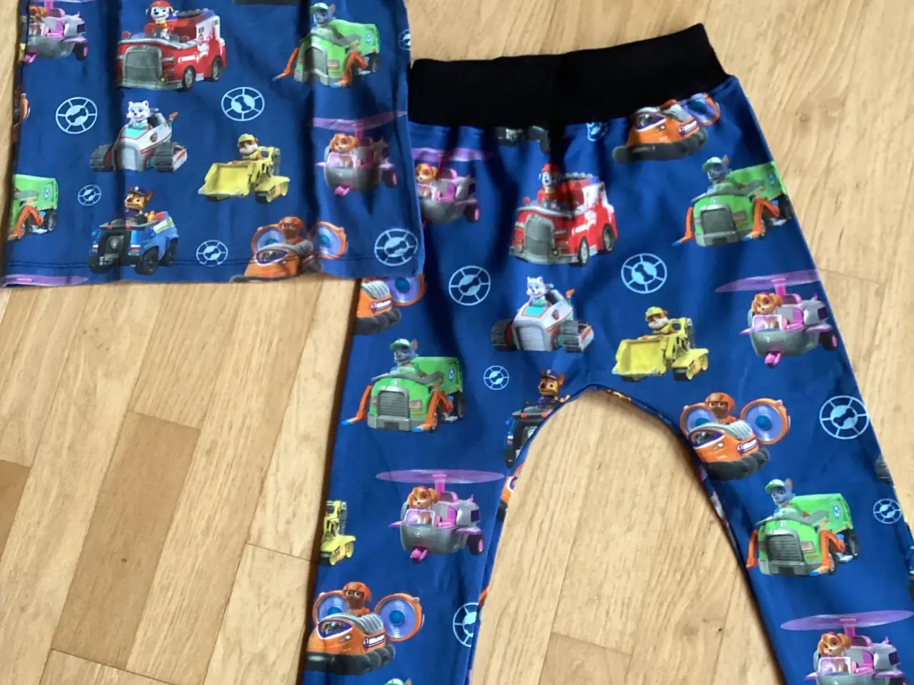Billede 1 - Paw Patrol sæt str. 104