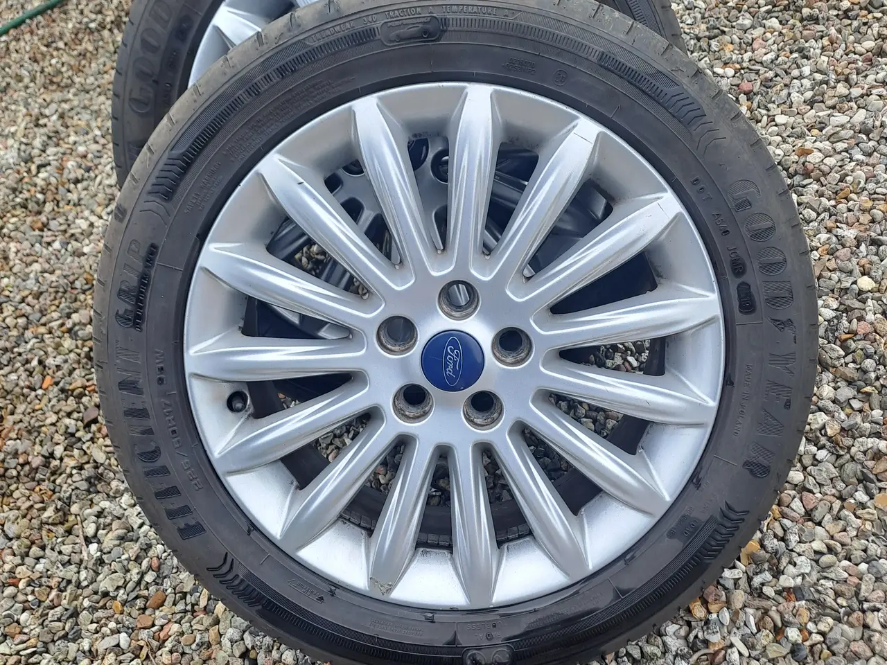 Billede 2 - 17" fælge med dæk 225/50 80% gummi