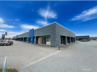 Meget synlig og attraktiv butiks- eller showroomlejemål
