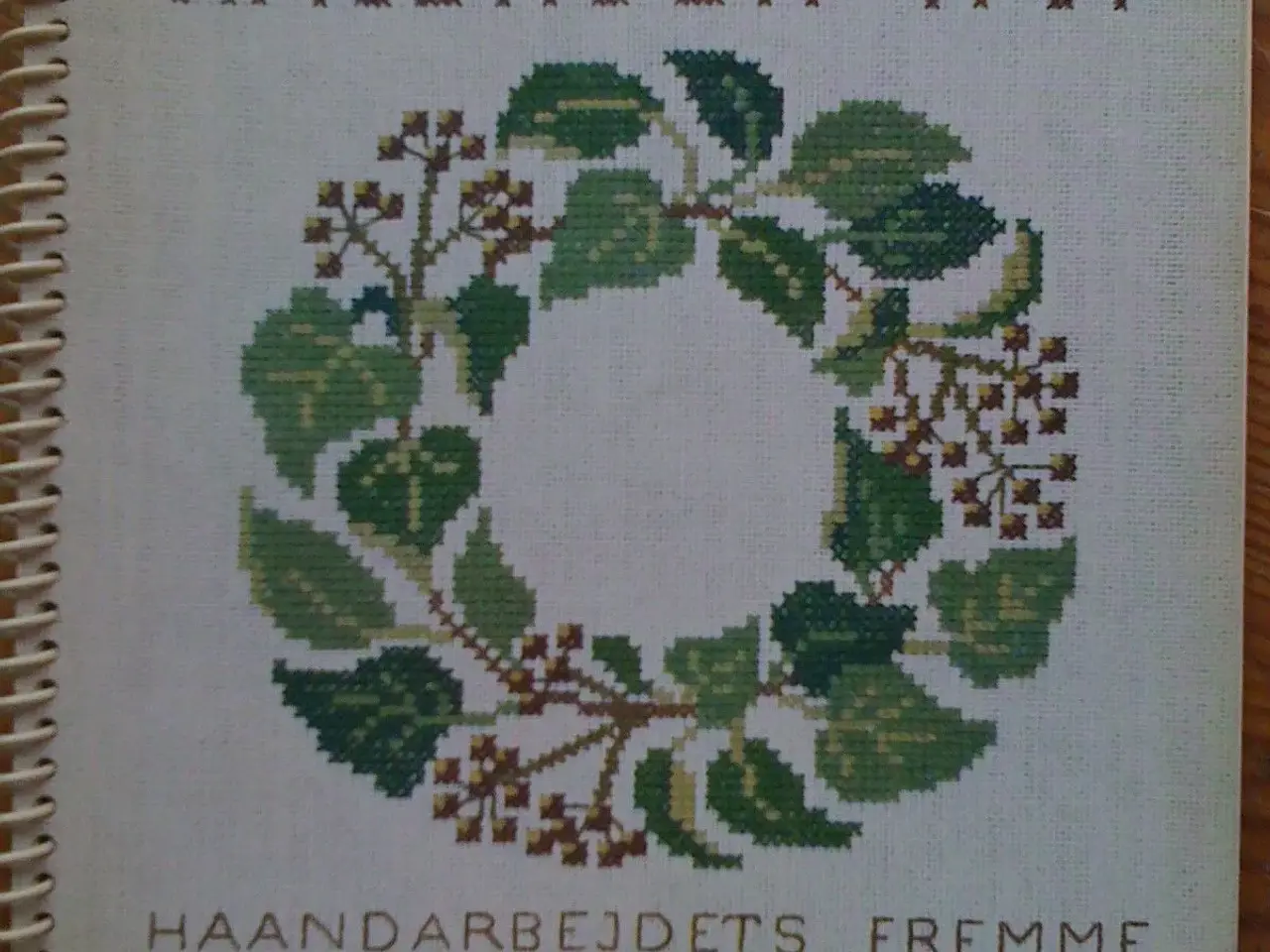 Billede 18 - Diverse HAANDARBEJDETS FREMME - Årets korssting 