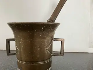 Messing morter fra år 1700