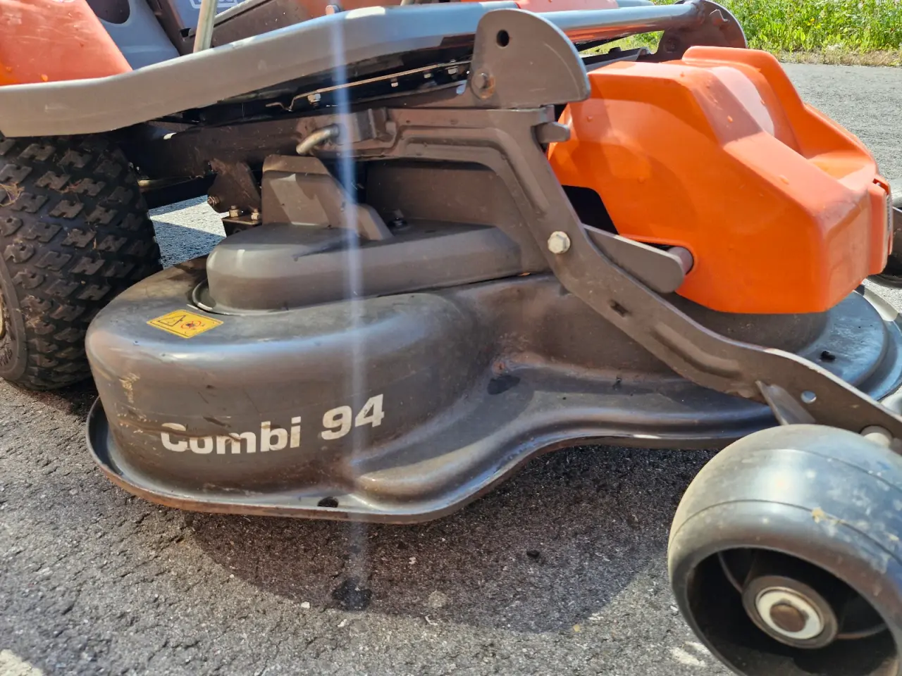 Billede 9 - Husqvarna R216AWD m. 94cm Combi Klippedæk